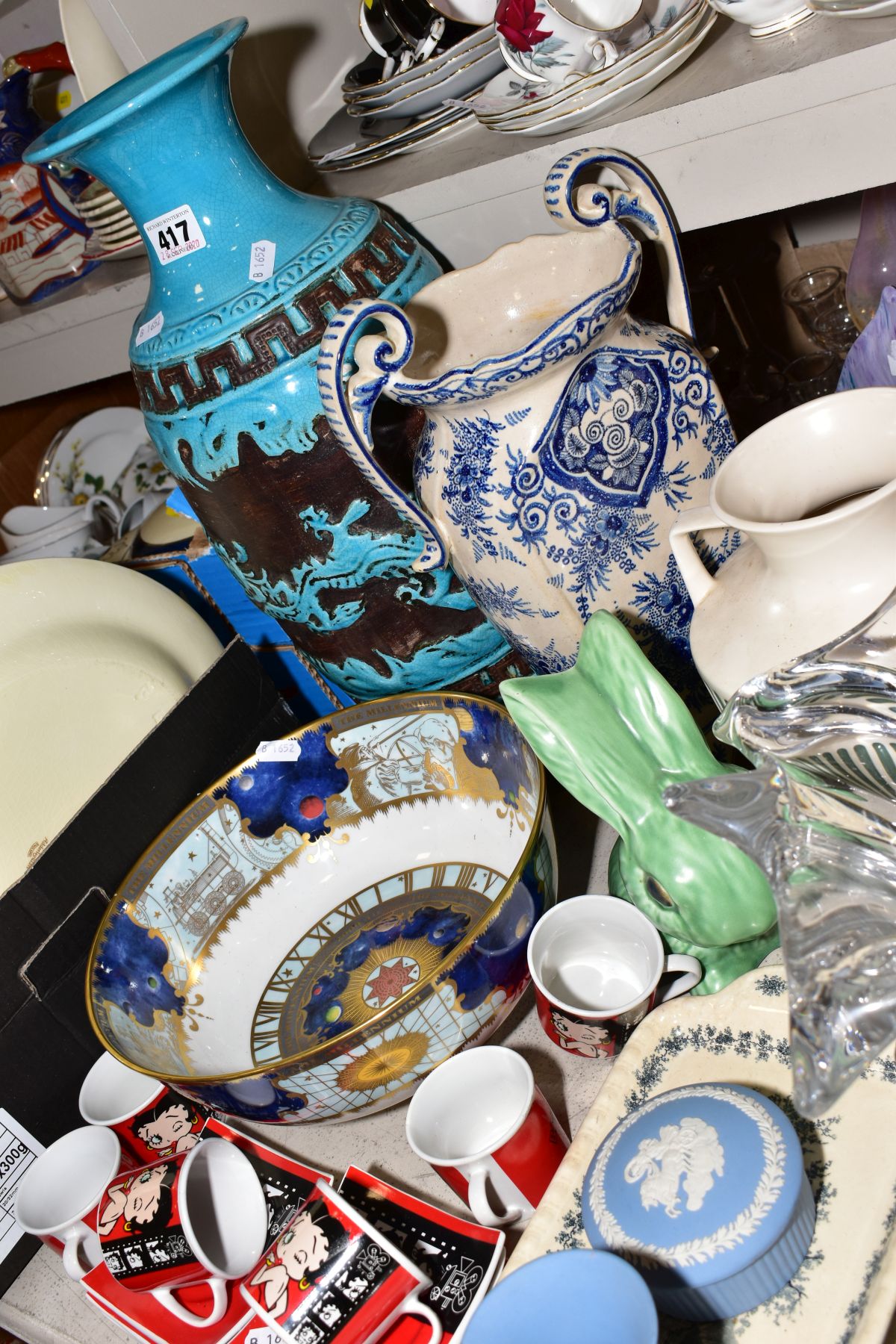 A GROUP OF CERAMICS AND GLASSWARE, including Wedgwood pale blue Jasperware, a Royal Worcester - Bild 3 aus 5