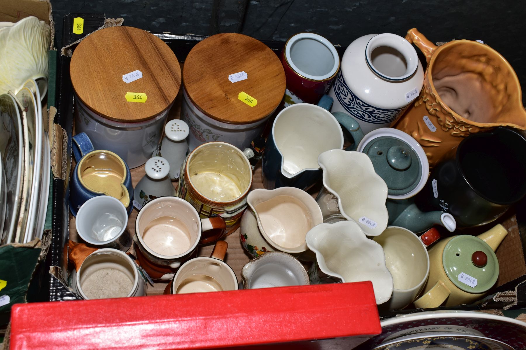 FOUR BOXES AND LOOSE CERAMICS AND GLASSWARE, including boxed Spode Christmas Tree serving dish, a - Bild 3 aus 5