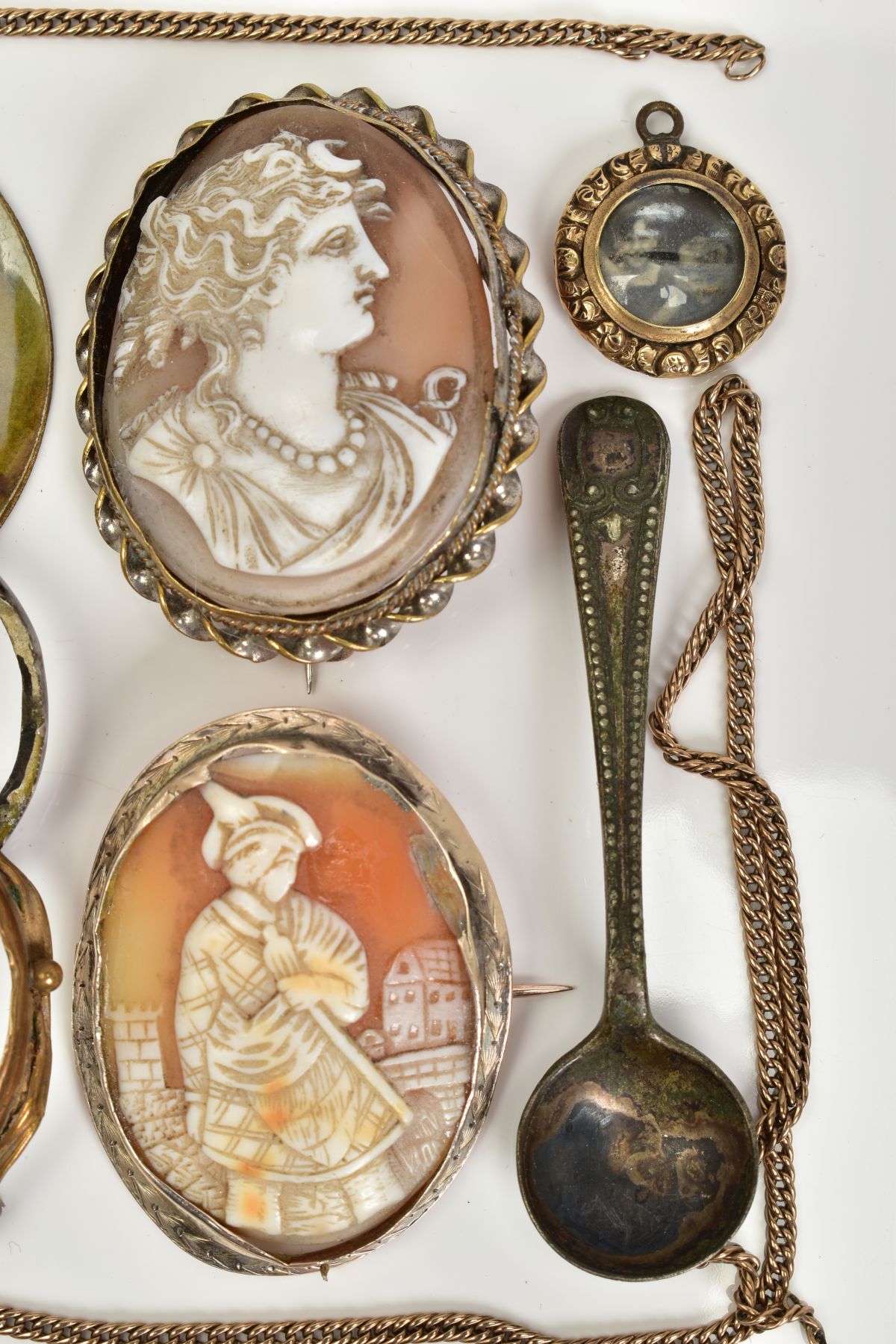 A SELECTION OF ITEMS, to include two gold plated cameo panels one depicting a lady in profile within - Image 3 of 7