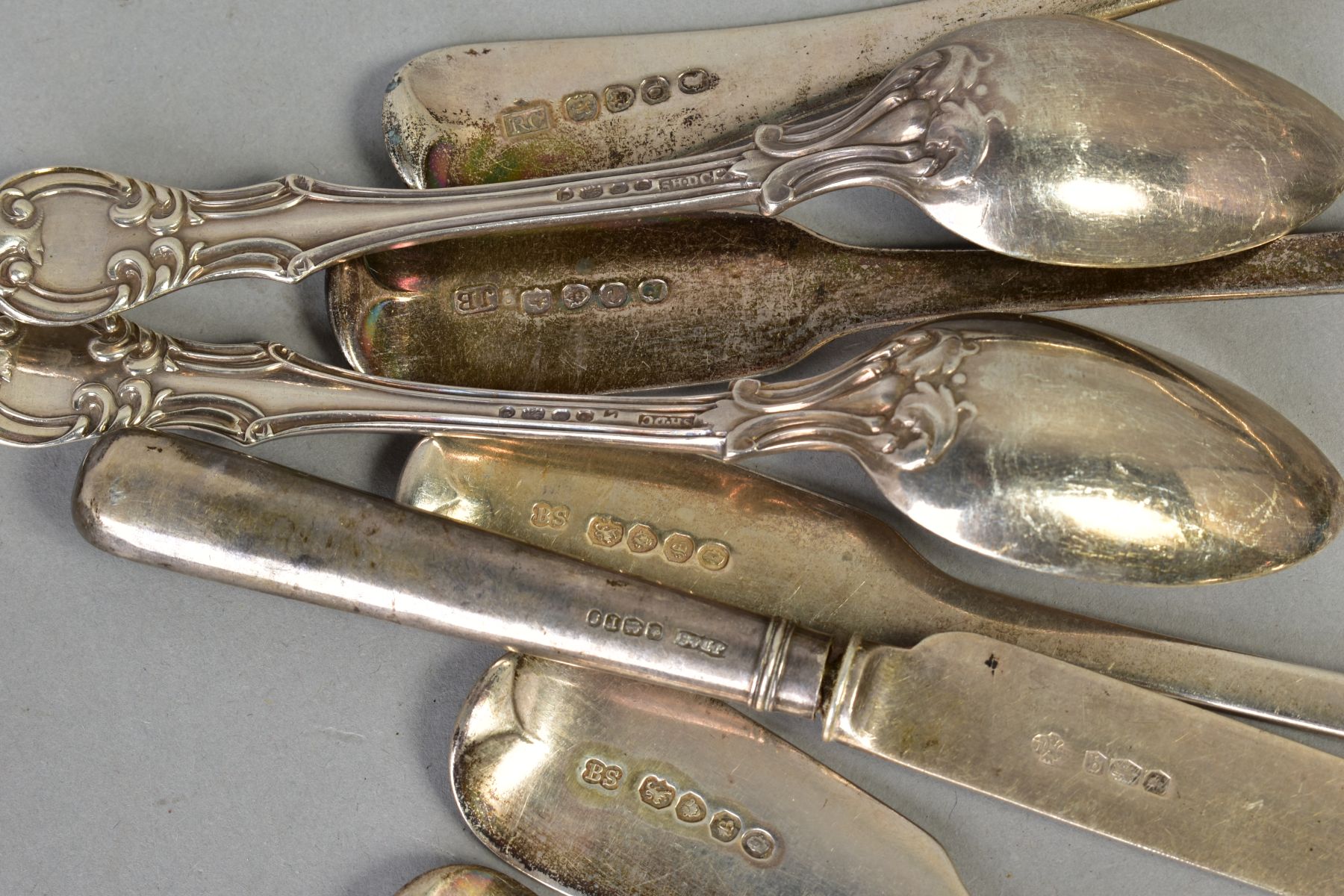 A PARCEL OF ASSORTED SILVER, FLATWARE, ETC, including an Edwardian Christening mug, engraved ' - Image 5 of 8