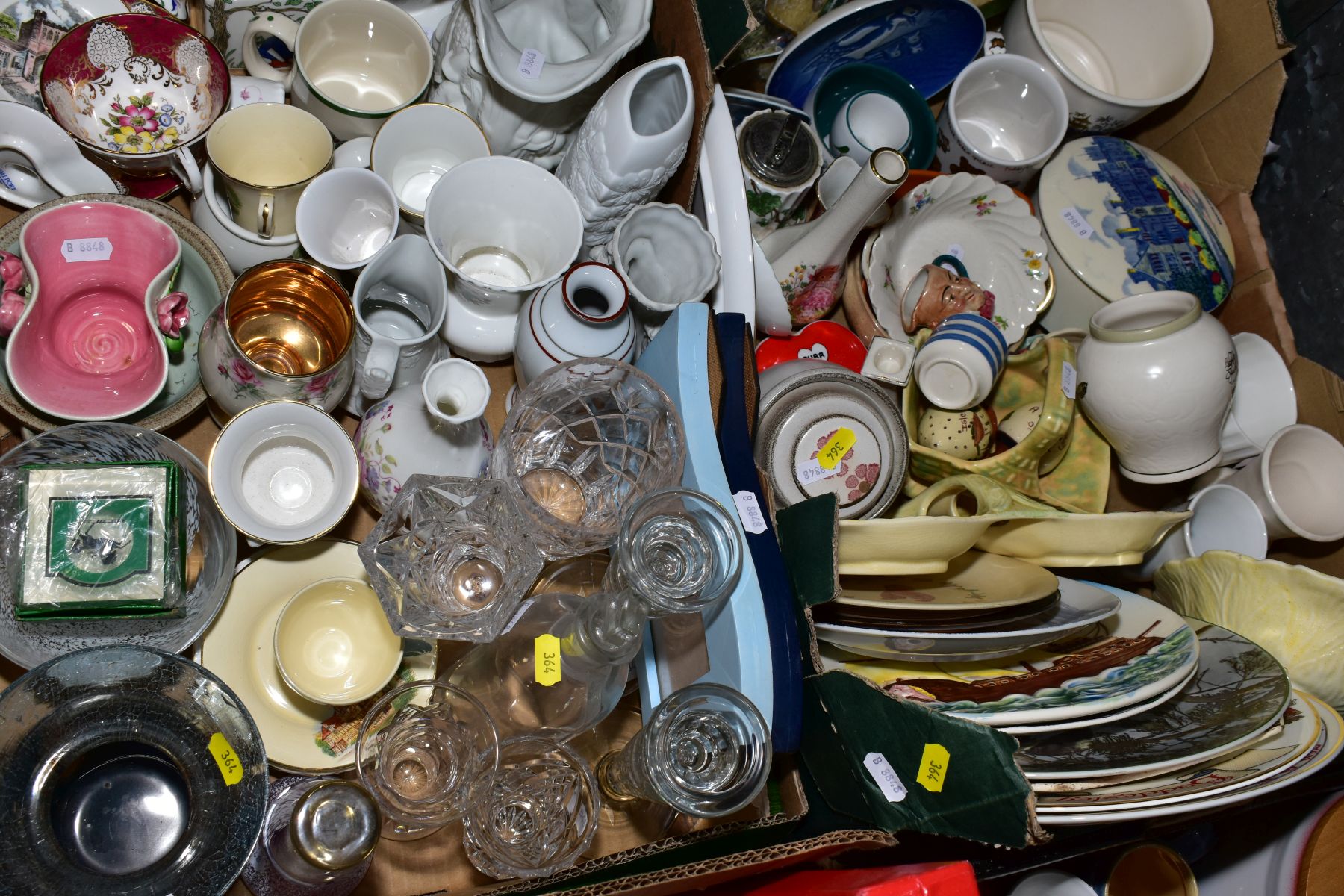 FOUR BOXES AND LOOSE CERAMICS AND GLASSWARE, including boxed Spode Christmas Tree serving dish, a - Bild 5 aus 5