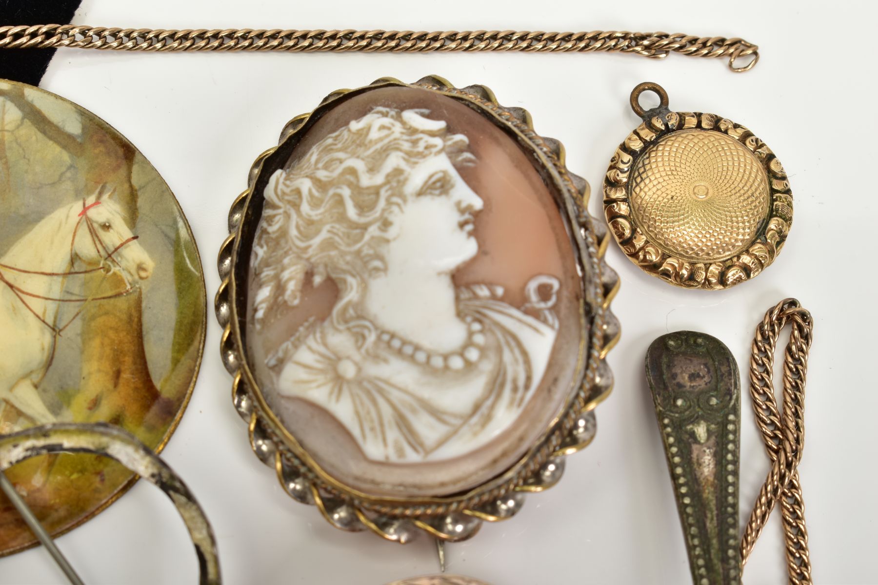 A SELECTION OF ITEMS, to include two gold plated cameo panels one depicting a lady in profile within - Image 4 of 7