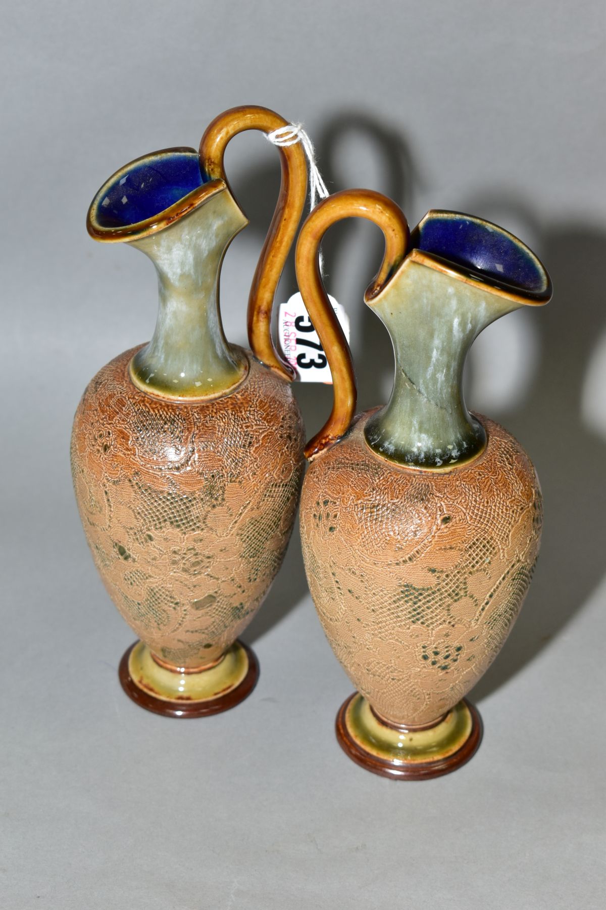 A PAIR OF ROYAL DOULTON STONEWARE EWERS, blue and brown glazed handle and spout, impressed lace - Bild 3 aus 5