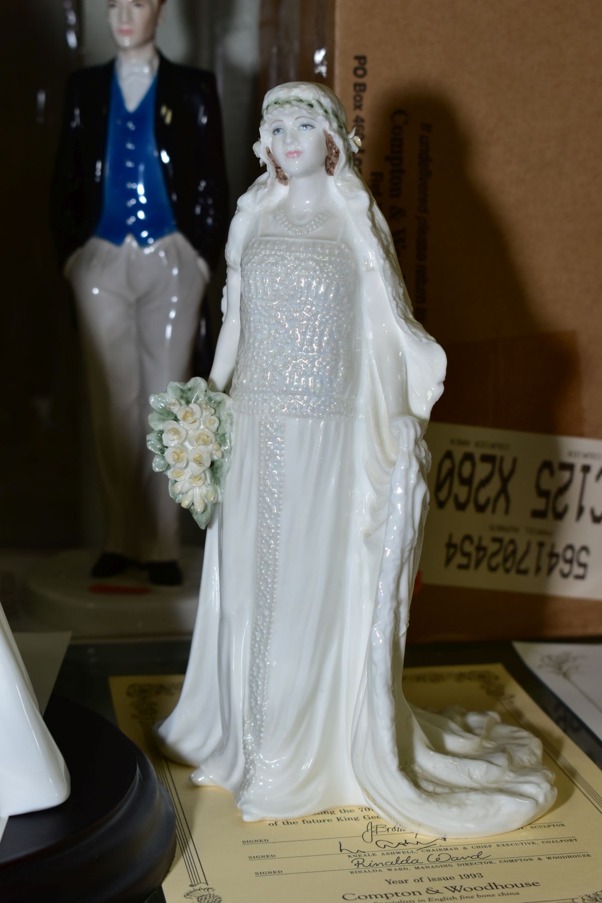 SEVEN COALPORT LIMITED EDITION ROYAL BRIDES 'Princess Alexandra' No1235/7500 with plinth, 'Queen - Bild 3 aus 10