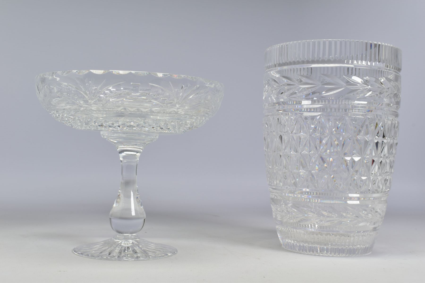 A WATERFORD CRYSTAL GLANDORE VASE, stamped to base, height 20cm, together with a Stuart Crystal - Bild 4 aus 7