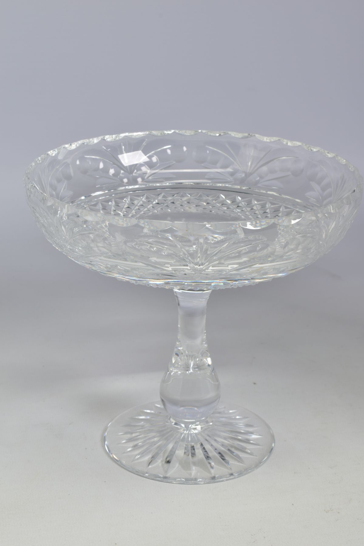 A WATERFORD CRYSTAL GLANDORE VASE, stamped to base, height 20cm, together with a Stuart Crystal - Bild 3 aus 7