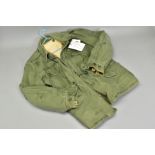 A WWII ERA USMC (MARINE CORPS) M43 COMBAT JACKET, SHORT, with original press stud cream liner