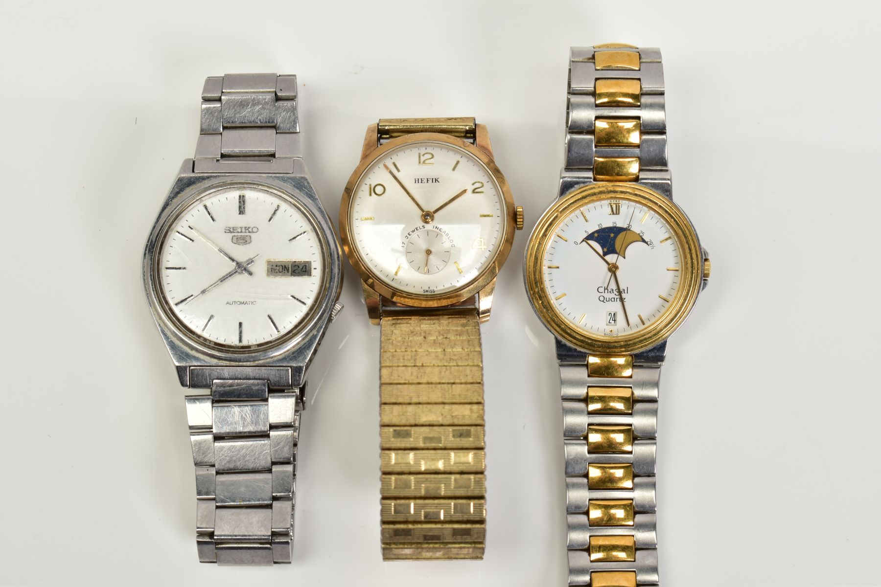 THREE GENTLEMEN'S WRISTWATCHES, to include one with a silver dial, Arabic and baton markers, a - Image 2 of 4