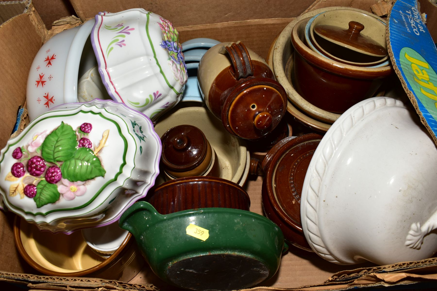 FOUR BOXES OF DENBY AND STONEWARE, including jelly moulds, flan dishes, brown casseroles, Price - Bild 3 aus 5