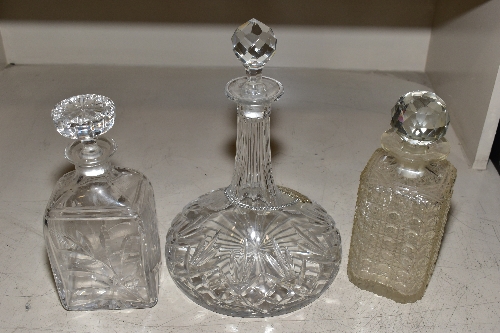 A COLLECTION OF GLASSWARE, including Sturart Crystal, cut glass decanter, boxed Jobling glass ship - Bild 7 aus 9
