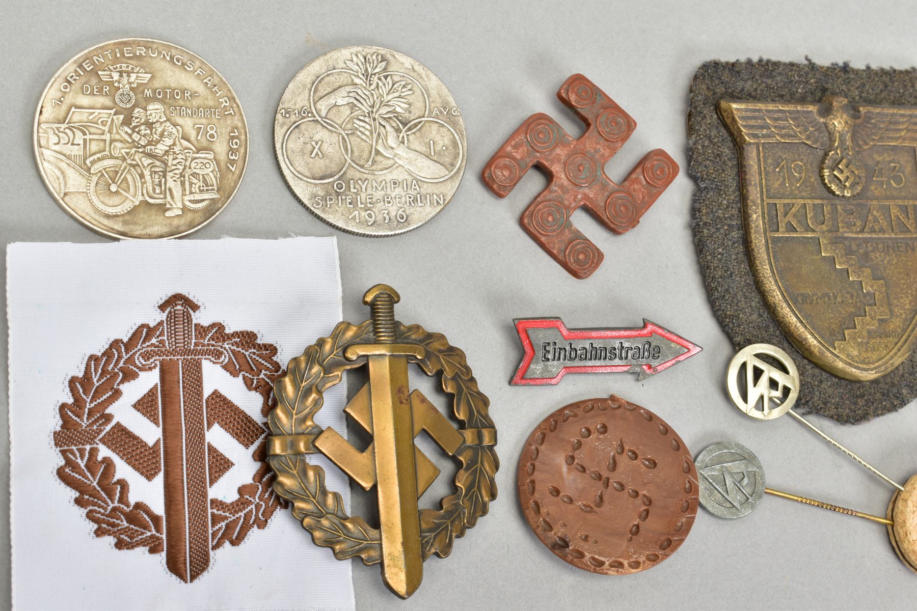 A SMALL COLLECTION OF GERMAN 3RD REICH BADGES ETC, together with two medallions, as follows, (a) - Image 3 of 7