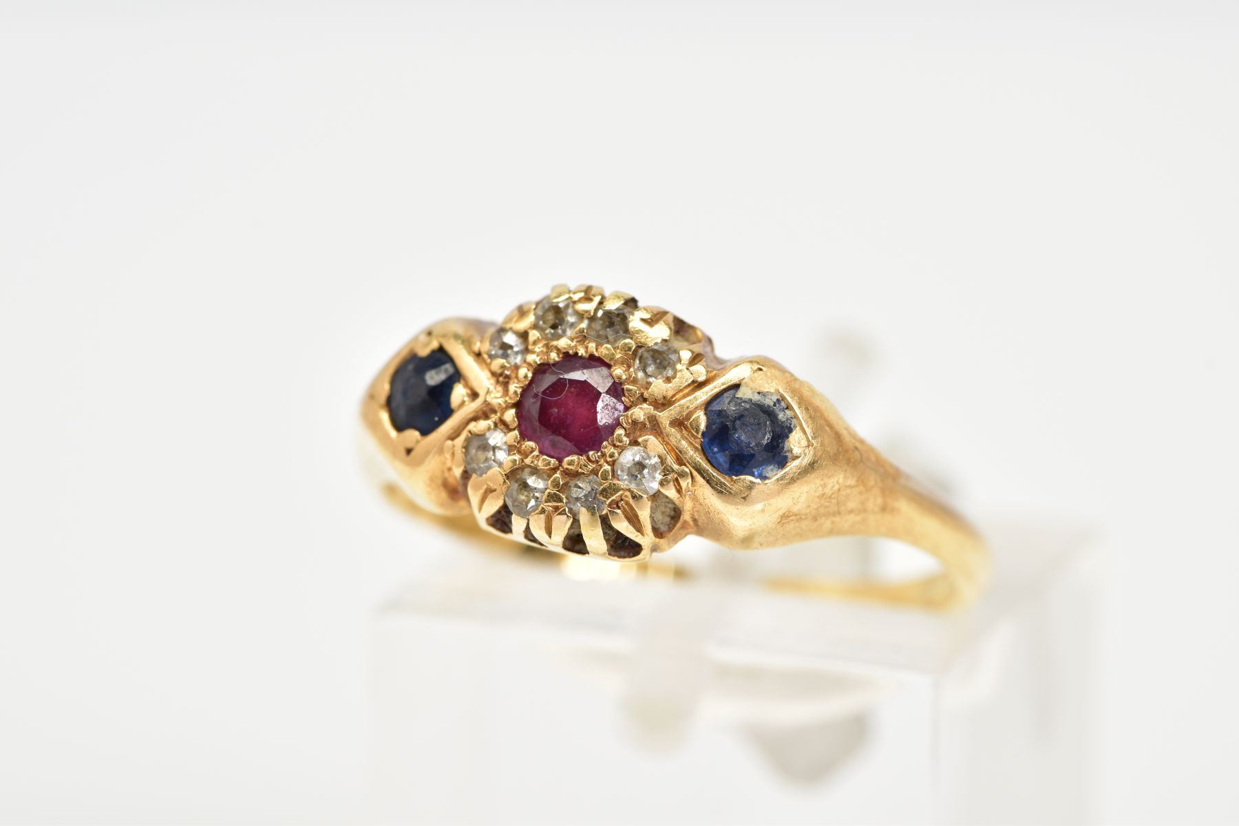 AN EARLY 20TH CENTURY 18CT GOLD GEM SET RING, designed with a circular cut ruby within a single