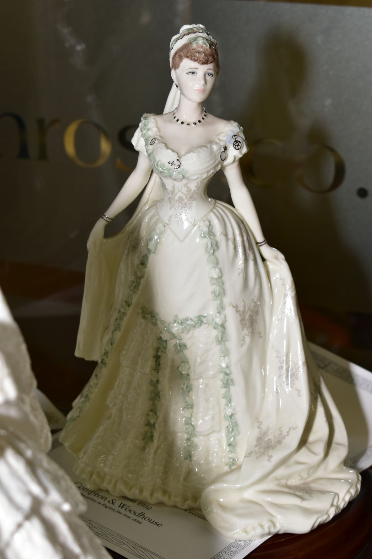 SEVEN COALPORT LIMITED EDITION ROYAL BRIDES 'Princess Alexandra' No1235/7500 with plinth, 'Queen - Bild 9 aus 10