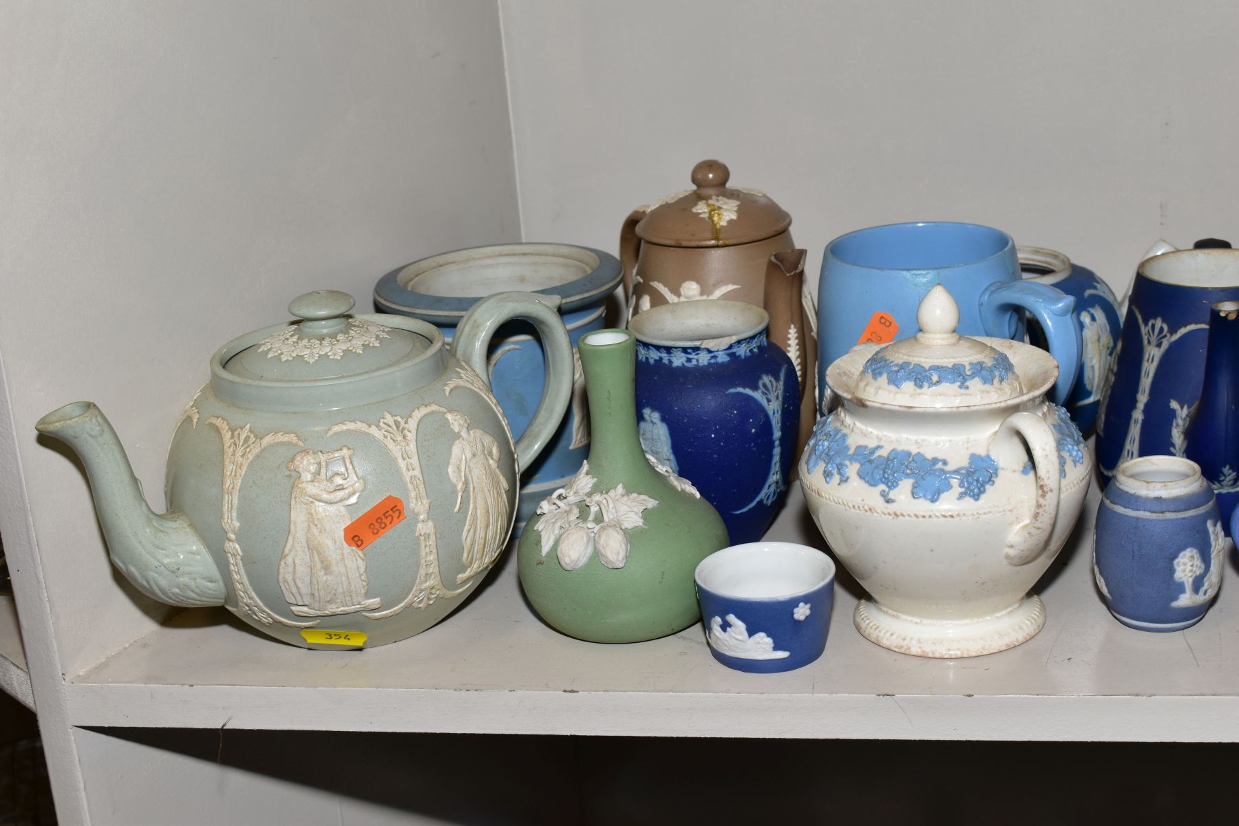 A COLLECTION OF WEDGWOOD JASPERWARE AND DUDSON JASPERWARE, including dark blue jasperware c1875 - Bild 2 aus 7