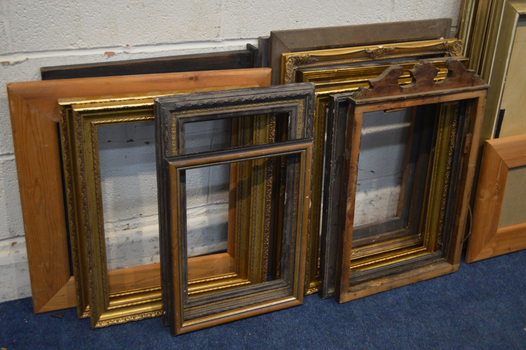 A QUANTITY OF PICTURE FRAMES OF VARIOUS AGES AND SIZES, together with two wall mirror and a modern - Image 2 of 4