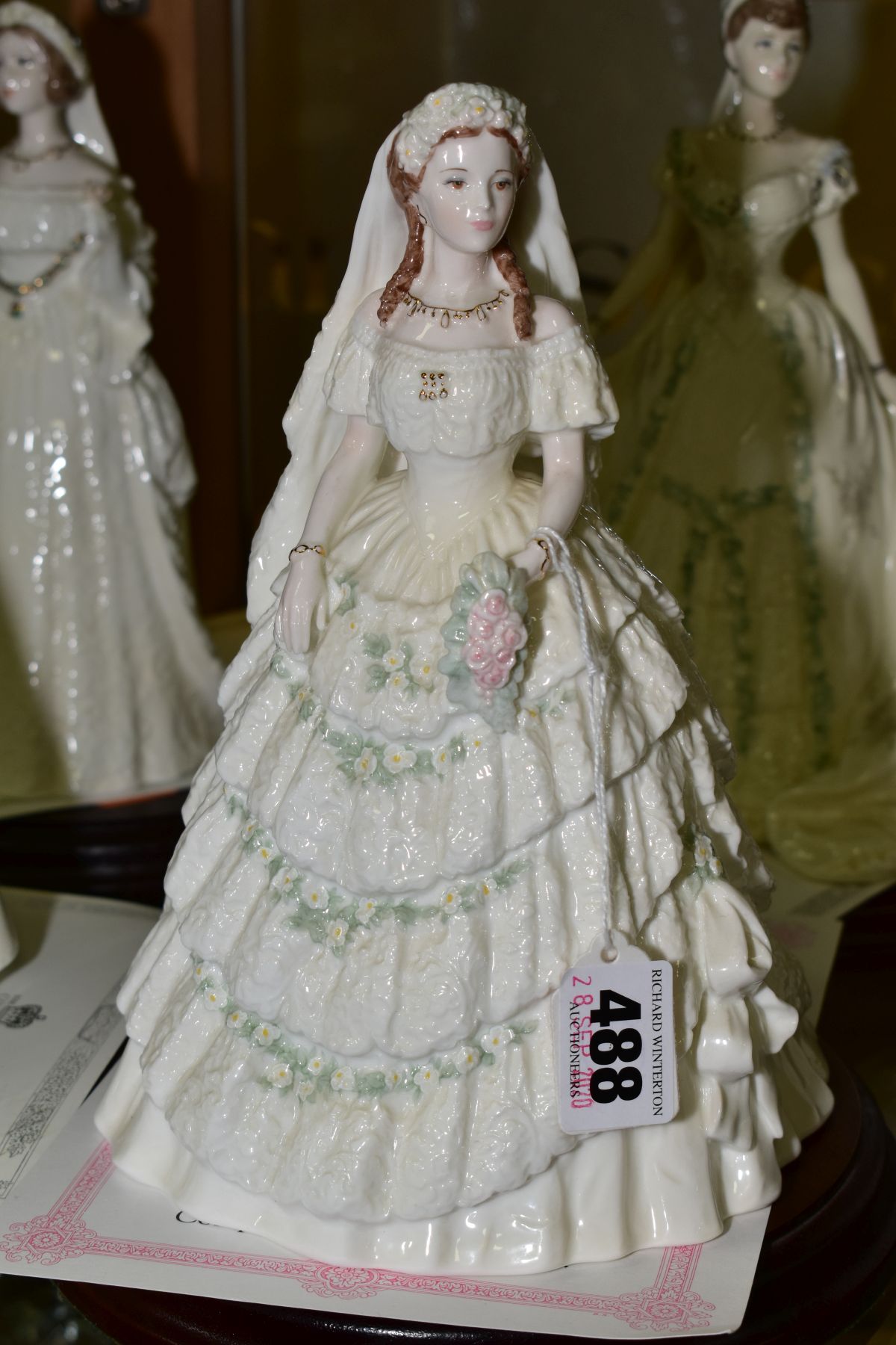 SEVEN COALPORT LIMITED EDITION ROYAL BRIDES 'Princess Alexandra' No1235/7500 with plinth, 'Queen - Bild 6 aus 10