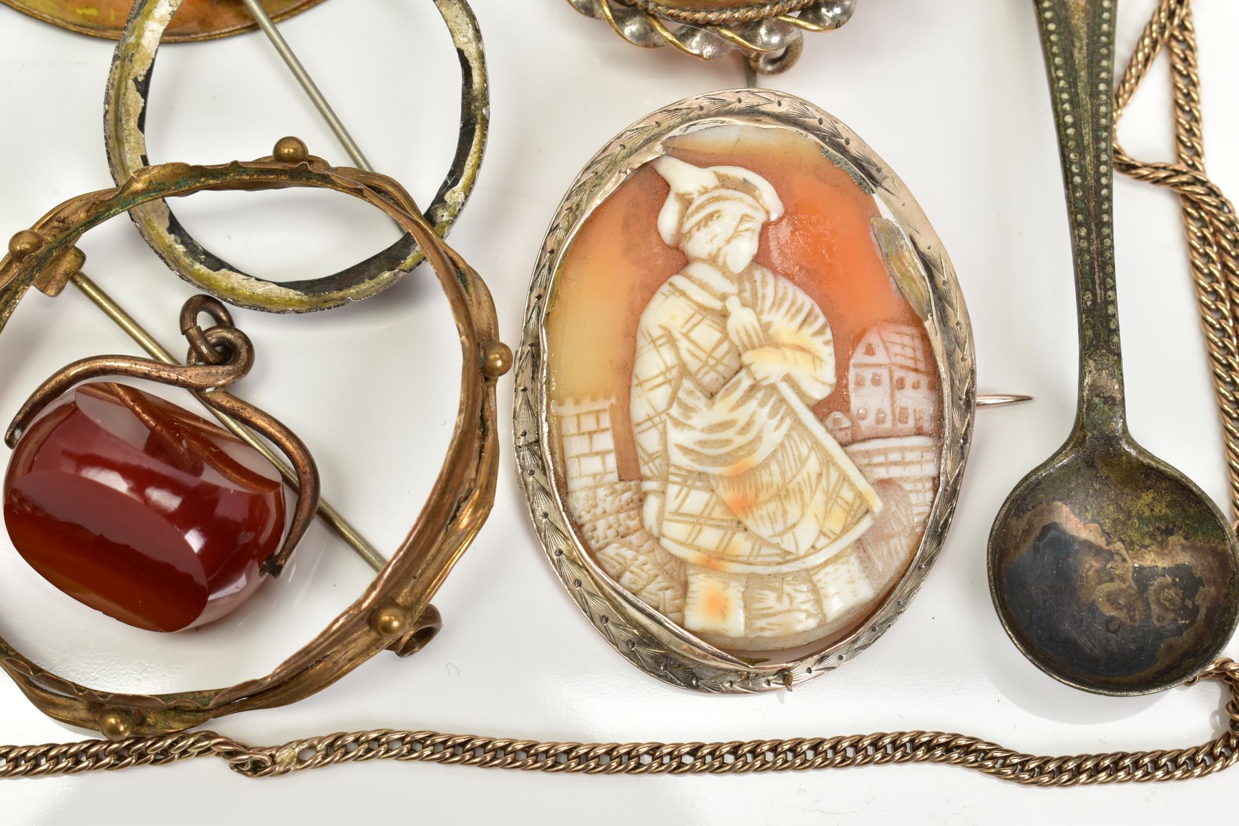 A SELECTION OF ITEMS, to include two gold plated cameo panels one depicting a lady in profile within - Image 7 of 7