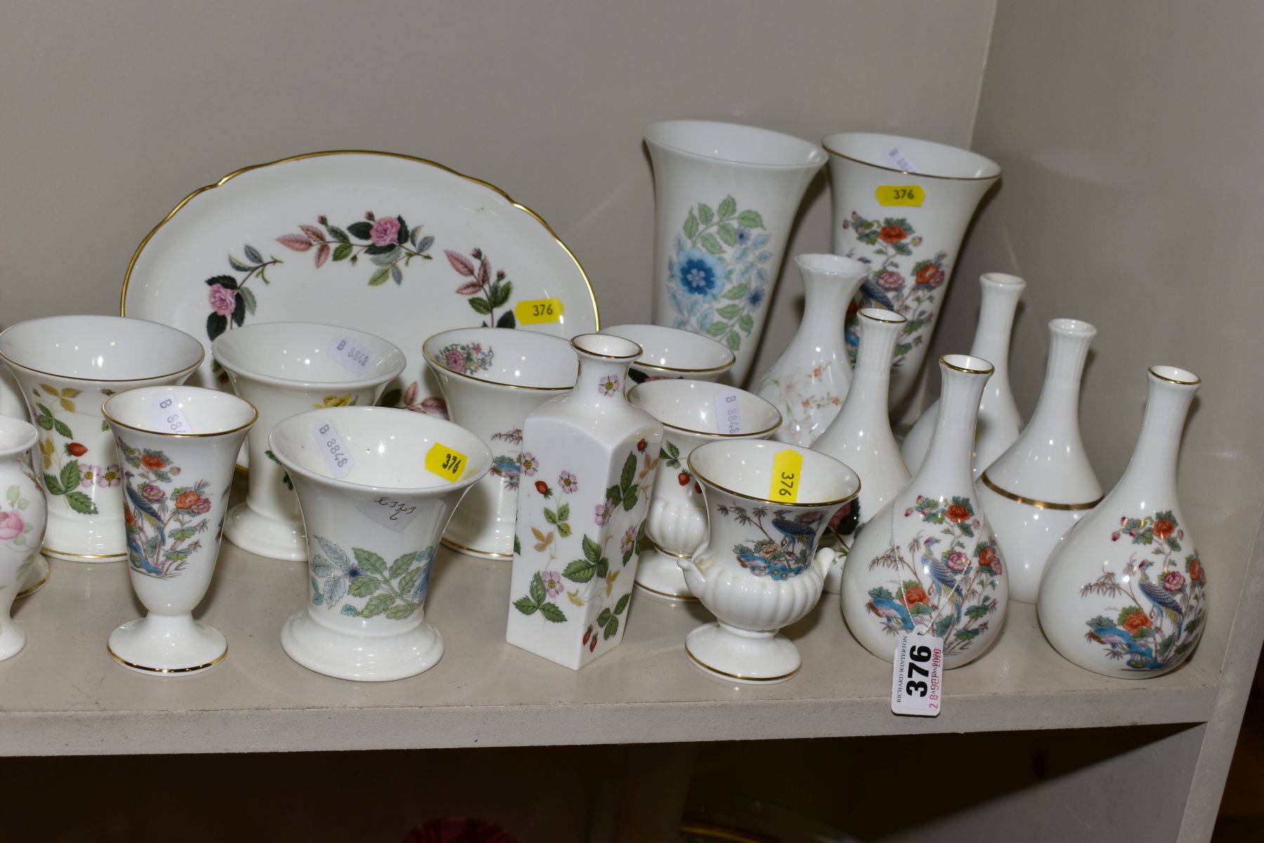 A QUANTITY OF WEDGWOOD AND AYNSLEY BONE CHINA GIFTWARE, patterns include Wild Strawberry, Kutani