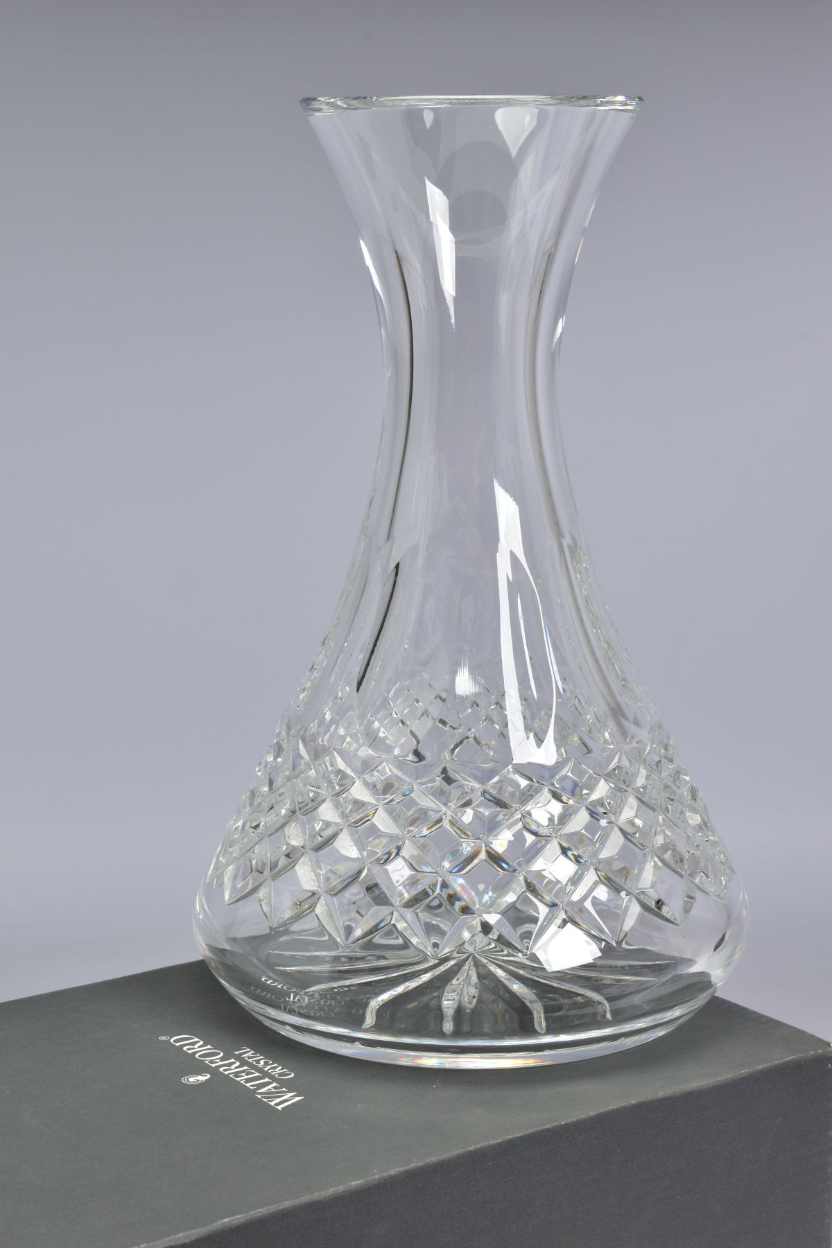 A BOXED WATERFORD CRYSTAL COLLEEN CARAFE, stamped to base, height 23cm - Bild 2 aus 3