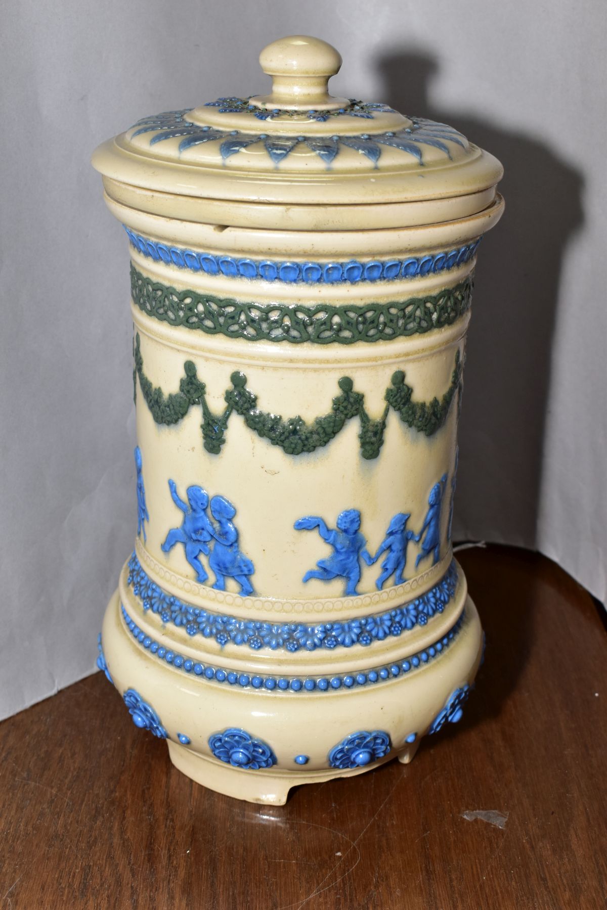 A LATE VICTORIAN DOULTON LAMBETH STONEWARE WATER FILTER, buff glaze with bands of blue and green - Bild 3 aus 3