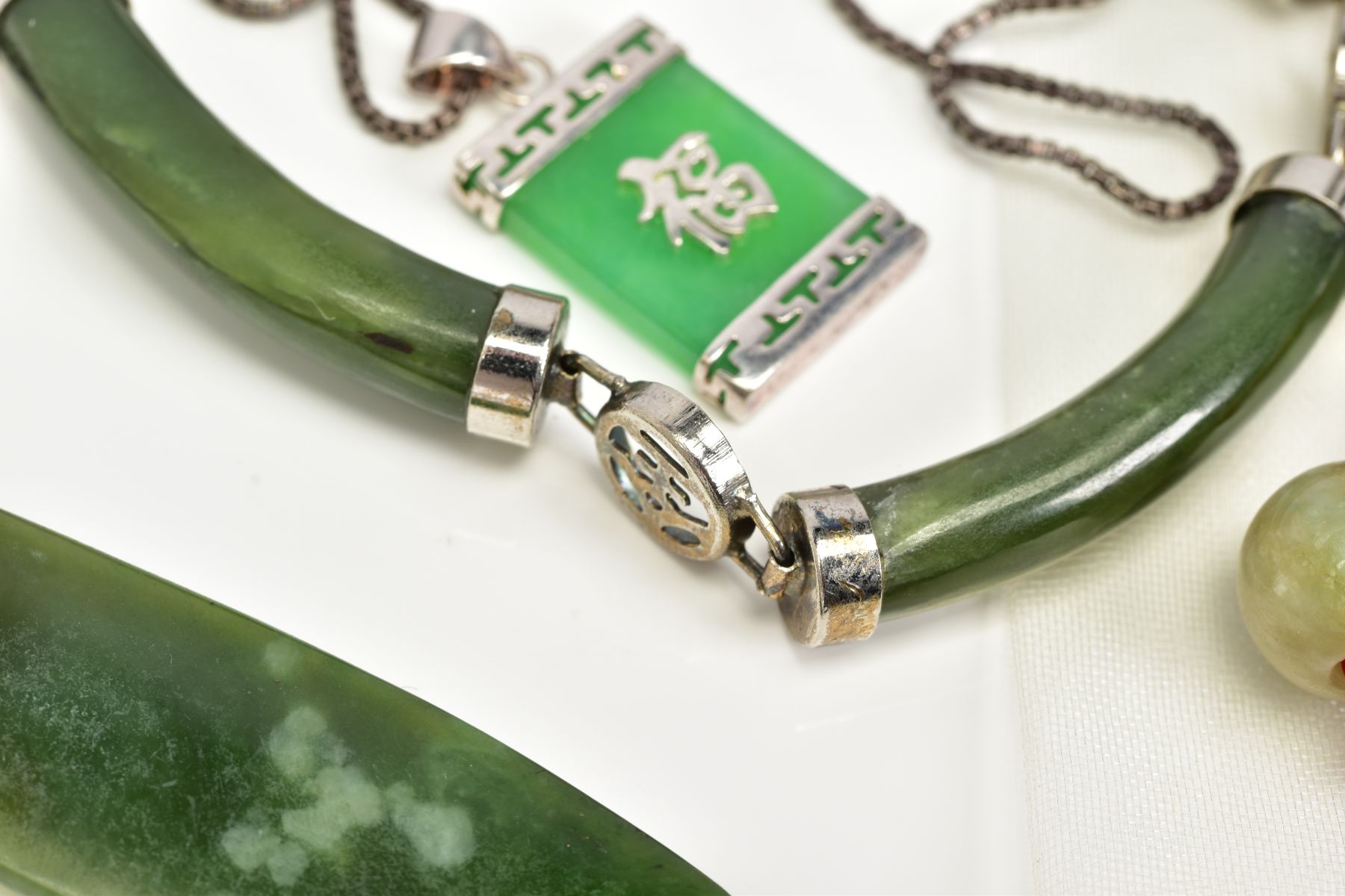 A SELECTION OF JADE AND NEPHRITE JEWELLERY, to include a beaded assessed as jade adjustable bracelet - Image 2 of 4