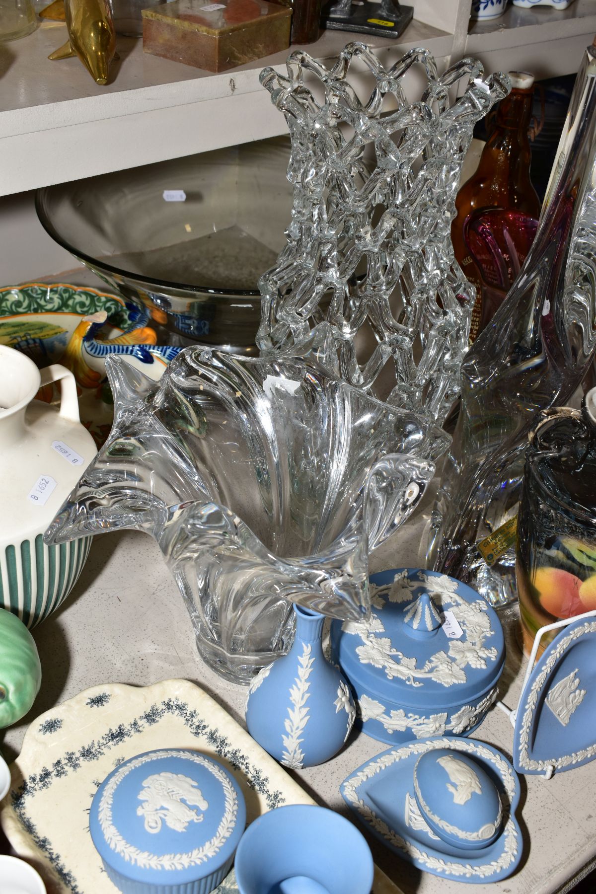 A GROUP OF CERAMICS AND GLASSWARE, including Wedgwood pale blue Jasperware, a Royal Worcester - Bild 5 aus 5