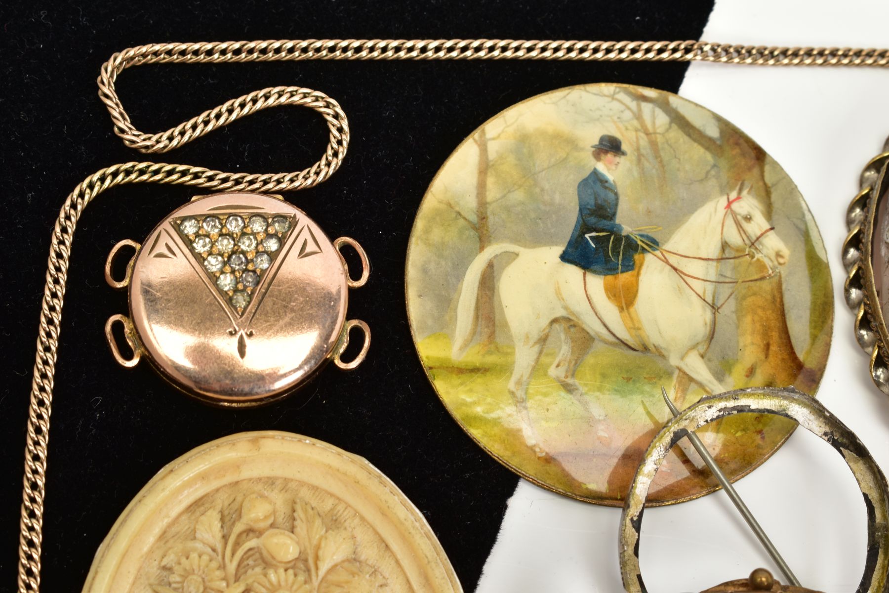 A SELECTION OF ITEMS, to include two gold plated cameo panels one depicting a lady in profile within - Image 5 of 7