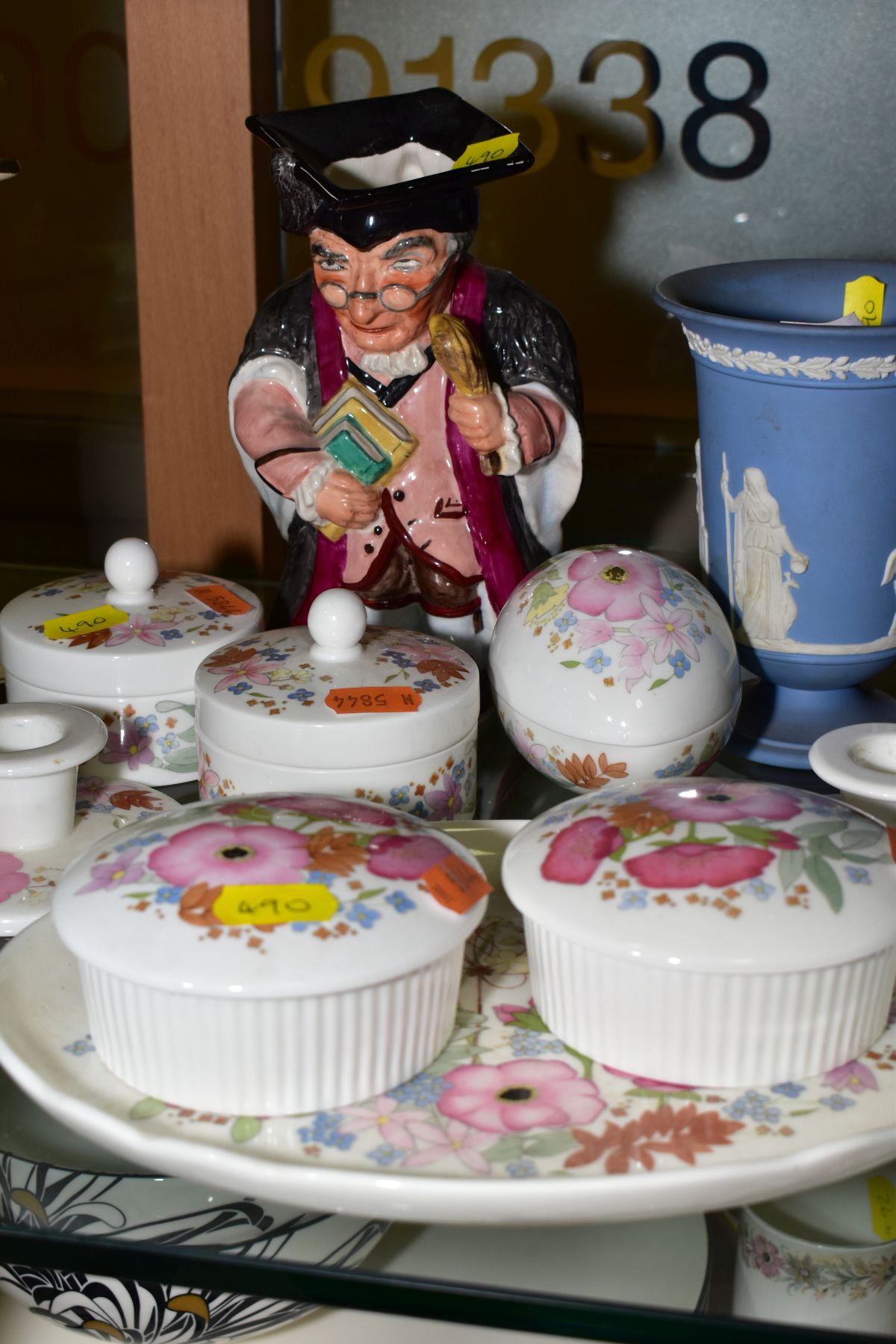 A JASPERWARE CHEESE DOME AND STAND, approximate height 17cm, two pieces Wedgwood jasperware, eight - Bild 2 aus 3