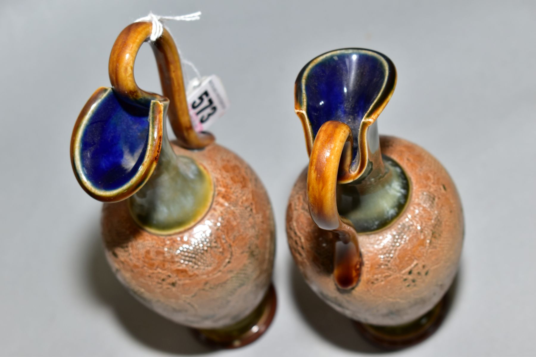 A PAIR OF ROYAL DOULTON STONEWARE EWERS, blue and brown glazed handle and spout, impressed lace - Bild 5 aus 5