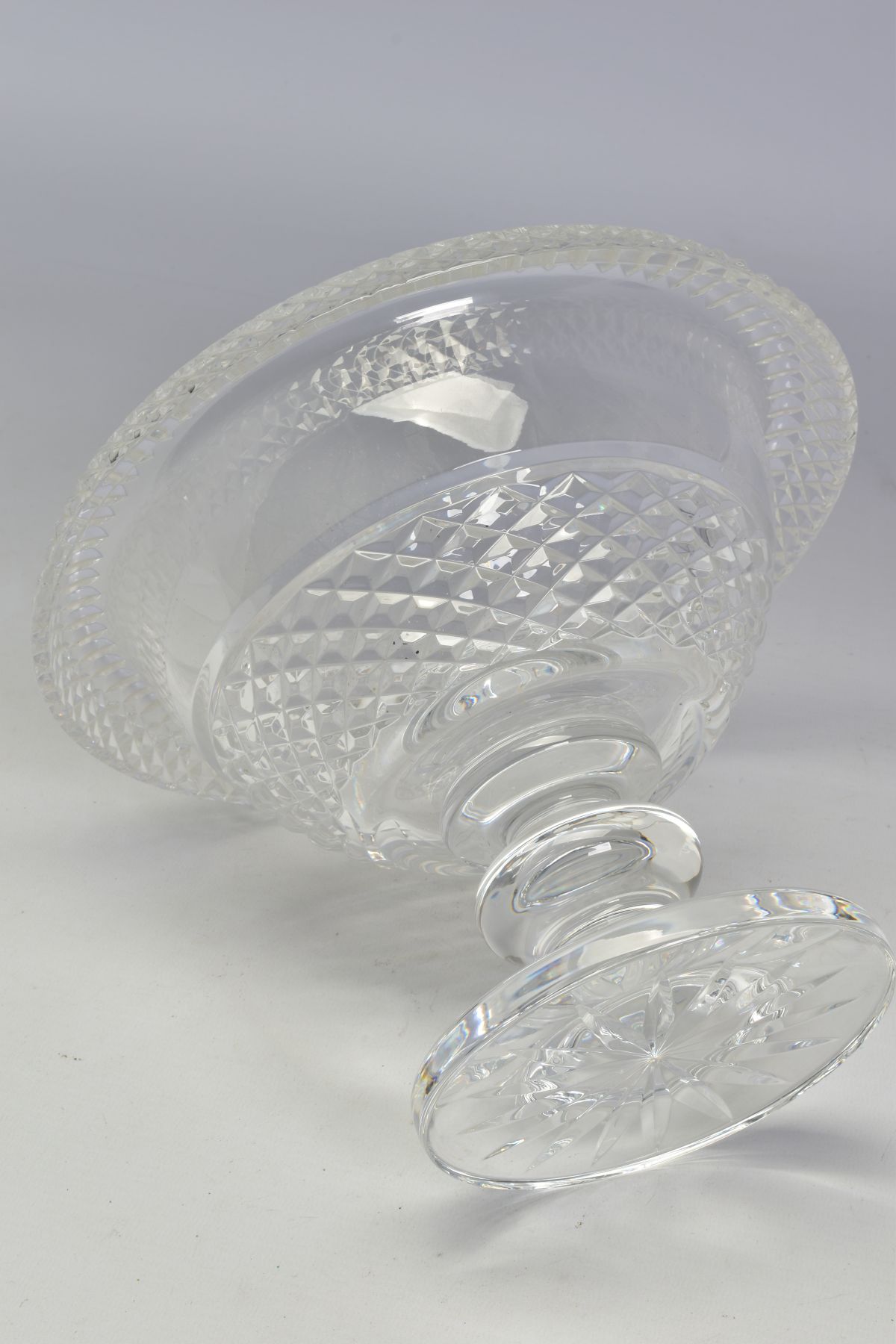 A LARGE WATERFORD CRYSTAL TURNOVER FOOTED BOWL, stamped to base, height 19cm x outside diameter - Bild 3 aus 4