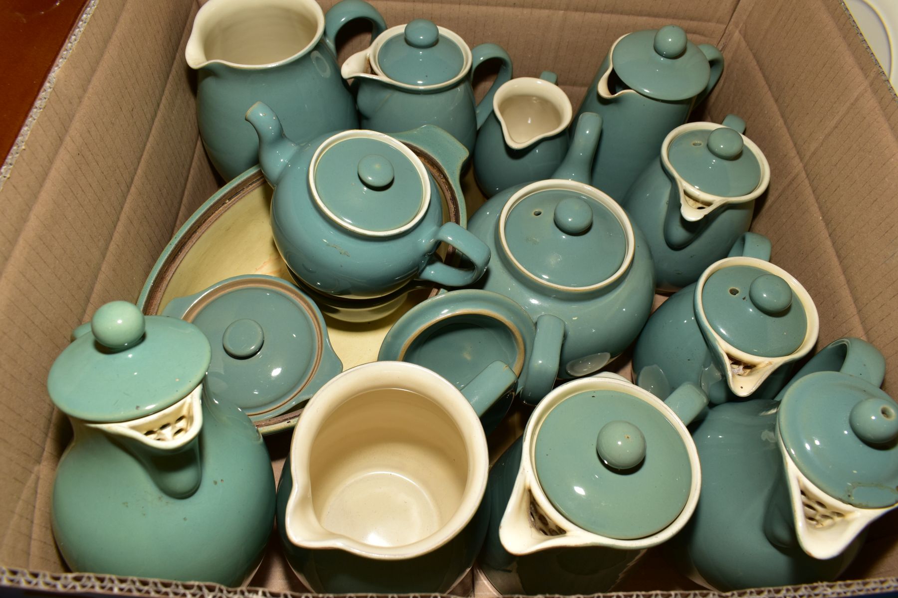 FOUR BOXES OF DENBY AND STONEWARE, including jelly moulds, flan dishes, brown casseroles, Price - Bild 5 aus 5