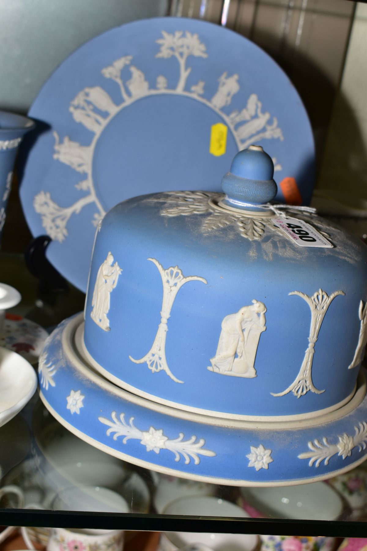 A JASPERWARE CHEESE DOME AND STAND, approximate height 17cm, two pieces Wedgwood jasperware, eight - Bild 3 aus 3