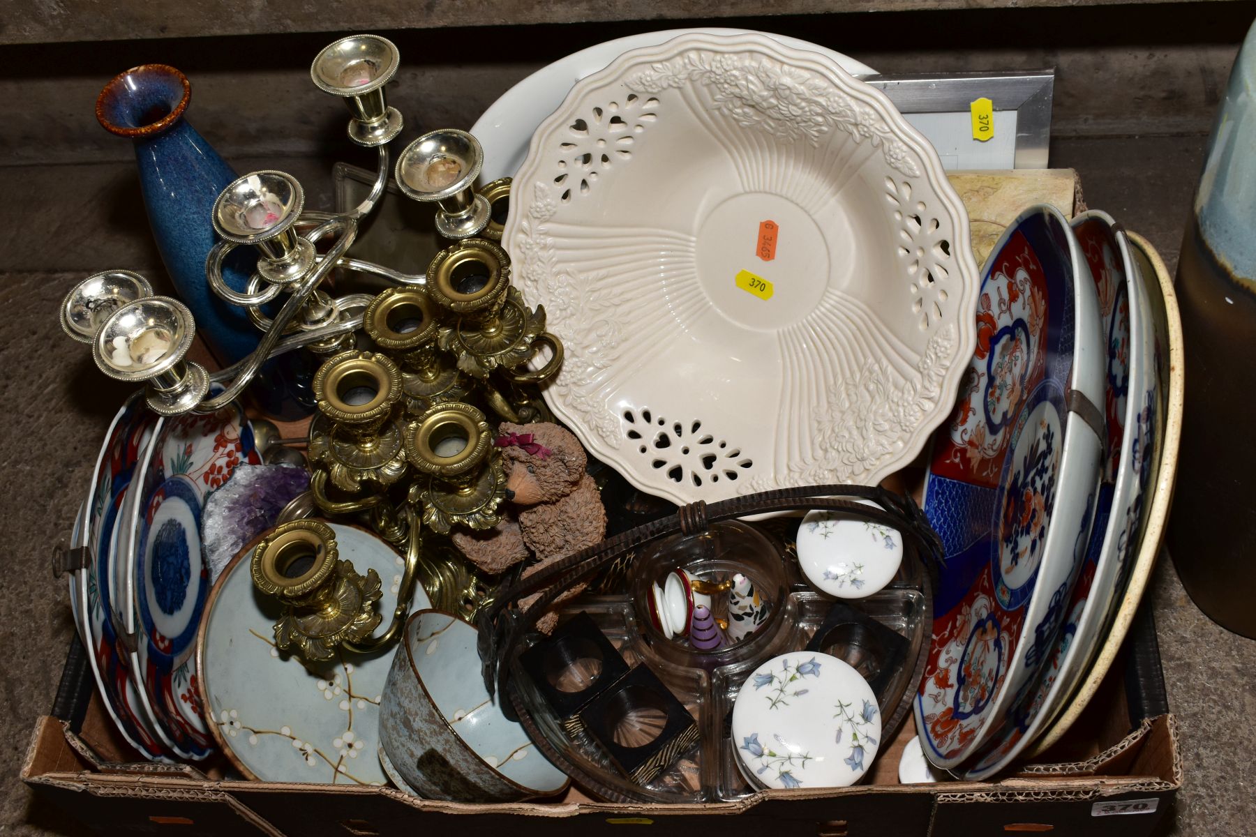 THREE BOXES, A BASKET AND LOOSE CERAMICS, GLASSWARE, KITCHENALIA, METALWARE, including a Webb - Bild 3 aus 6