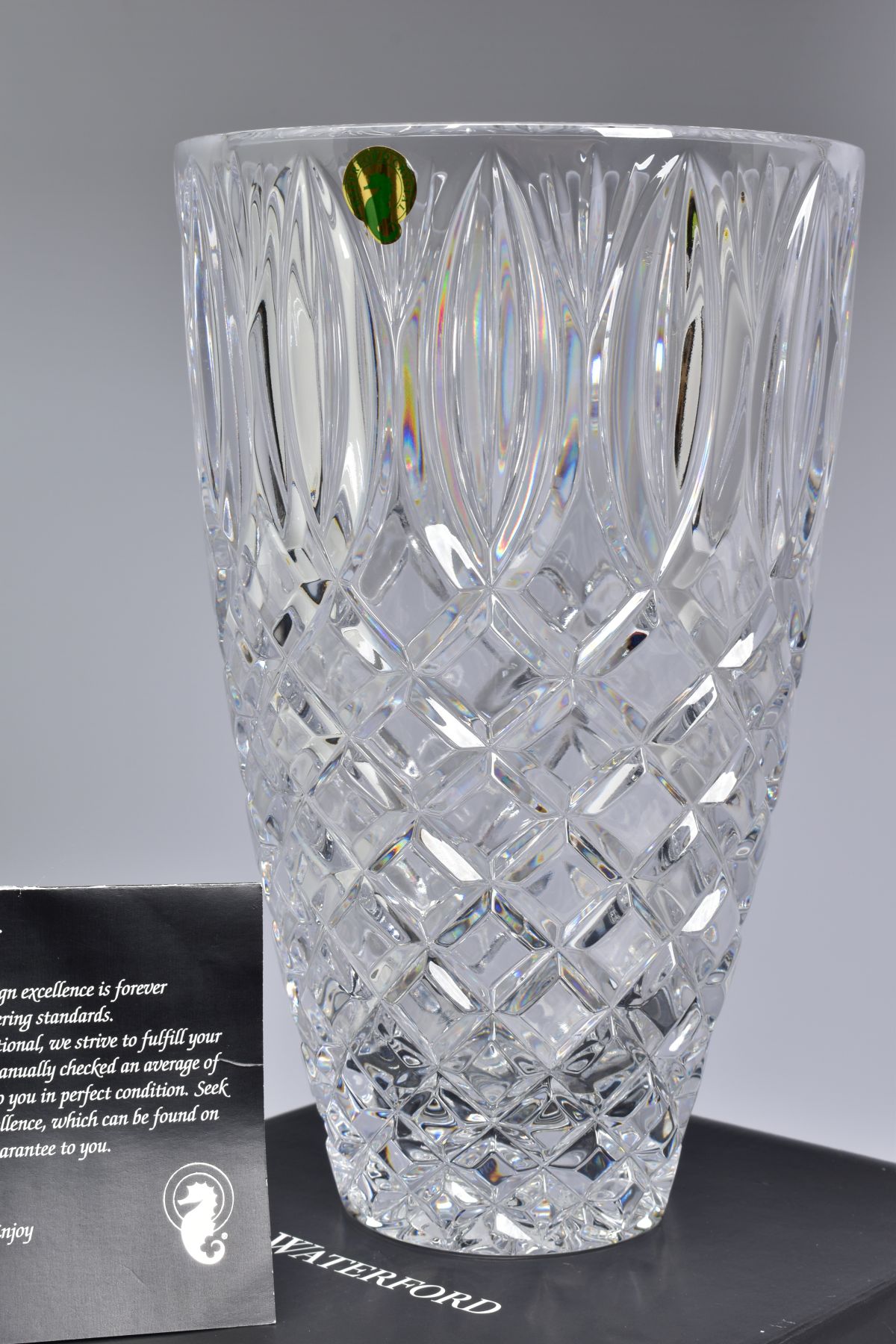A BOXED WATERFORD LEAD CRYSTAL GRANT VASE, stamped to base, height 25.5cm - Bild 2 aus 3