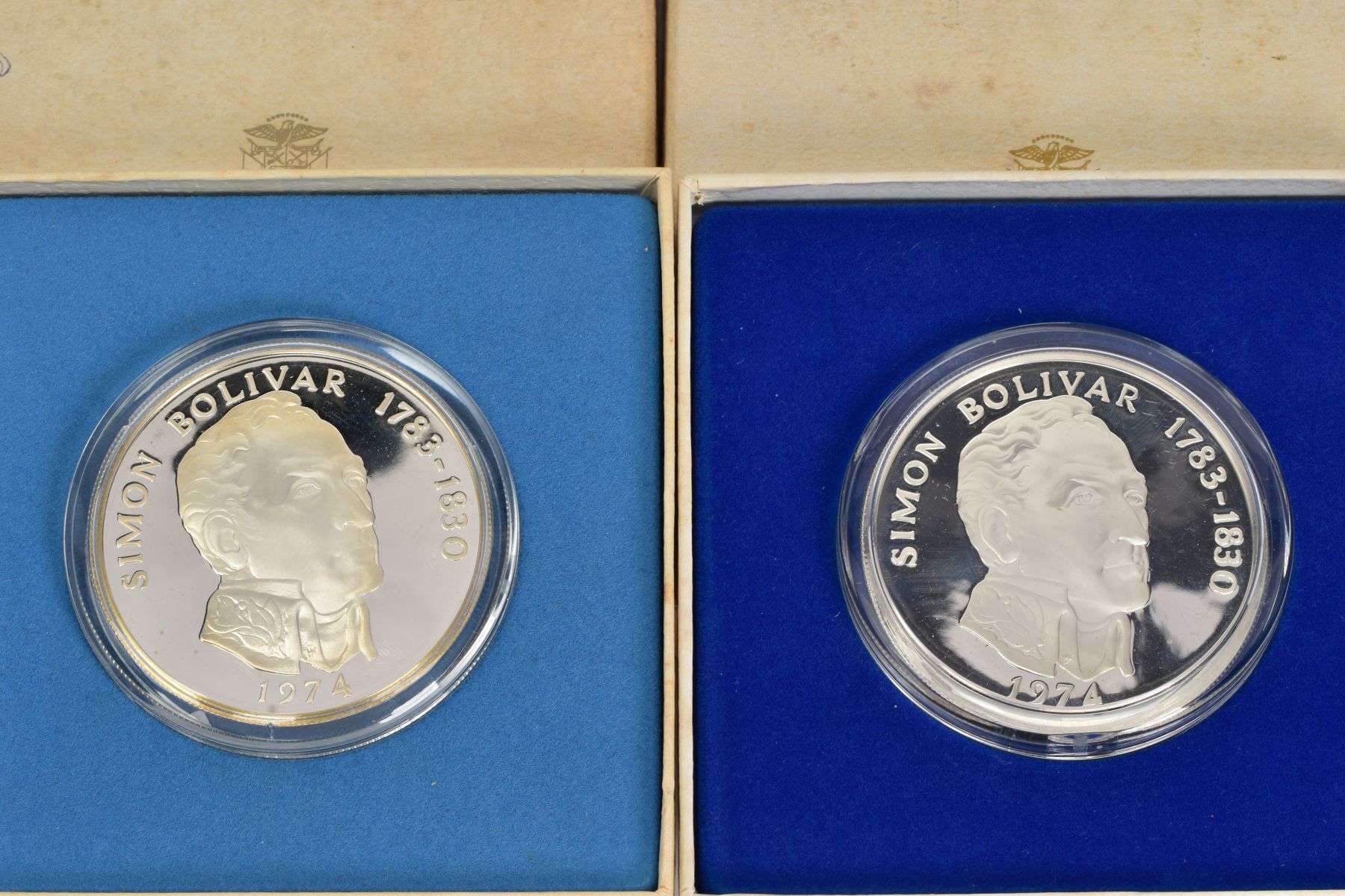 TWO 1974 REPUBLICA DA PANAMA 20 BALBOAS COINS, each within a protective plastic case, accompanied - Image 4 of 4