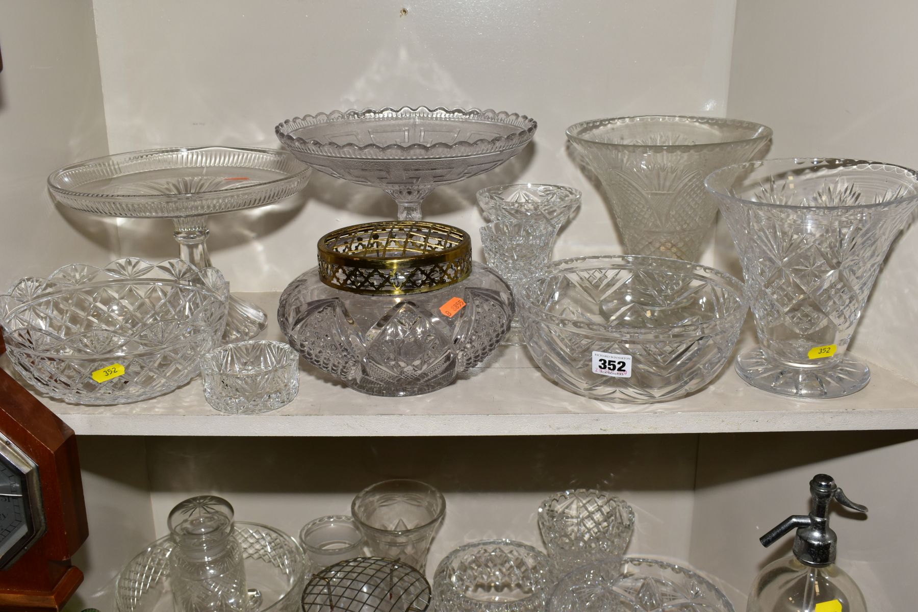 A MISCELLANEOUS COLLECTION OF GLASSWARE, mostly cut glass including bowls, decanters, biscuit - Bild 2 aus 11