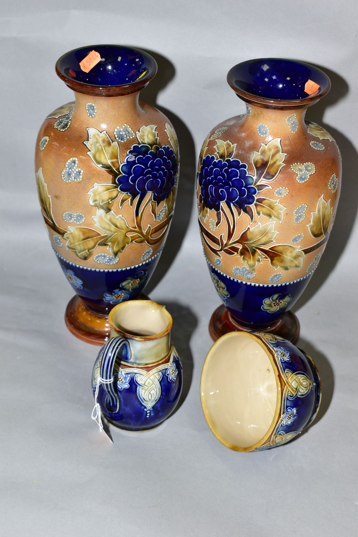 A PAIR OF ROYAL DOULTON, DOULTON AND SLATTERS PATENT BALUSTER VASES, the buff textured ground tube - Bild 3 aus 5