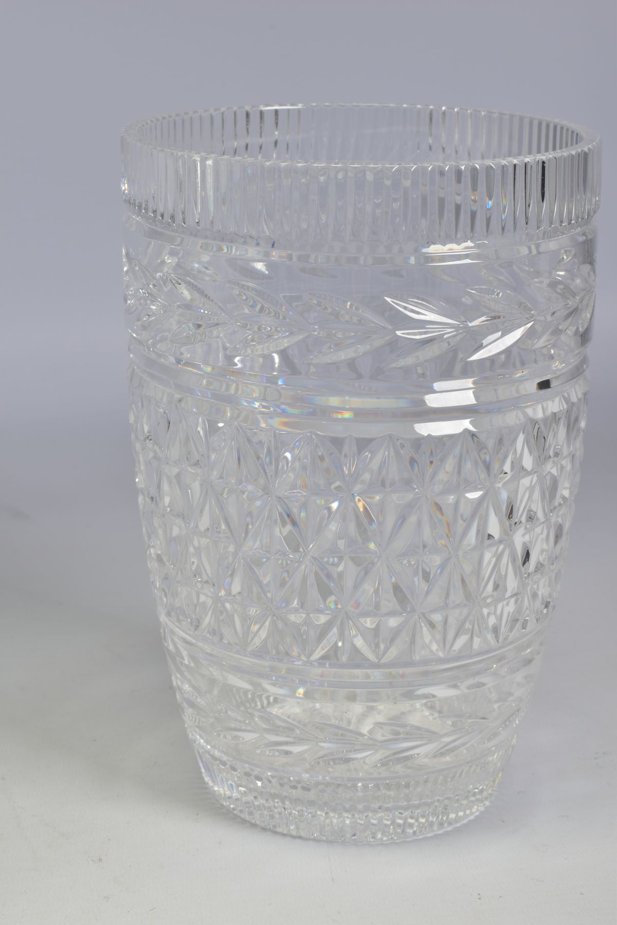 A WATERFORD CRYSTAL GLANDORE VASE, stamped to base, height 20cm, together with a Stuart Crystal - Bild 2 aus 7