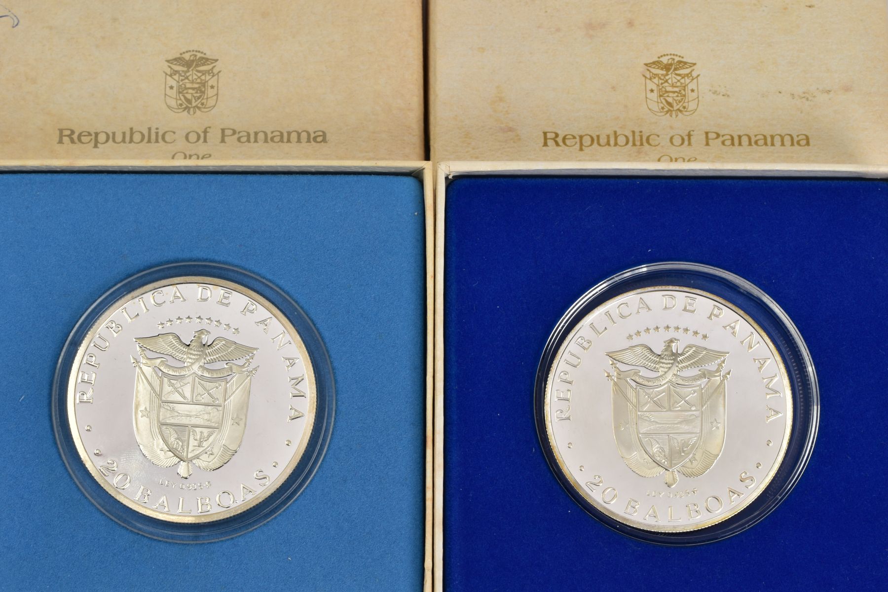 TWO 1974 REPUBLICA DA PANAMA 20 BALBOAS COINS, each within a protective plastic case, accompanied