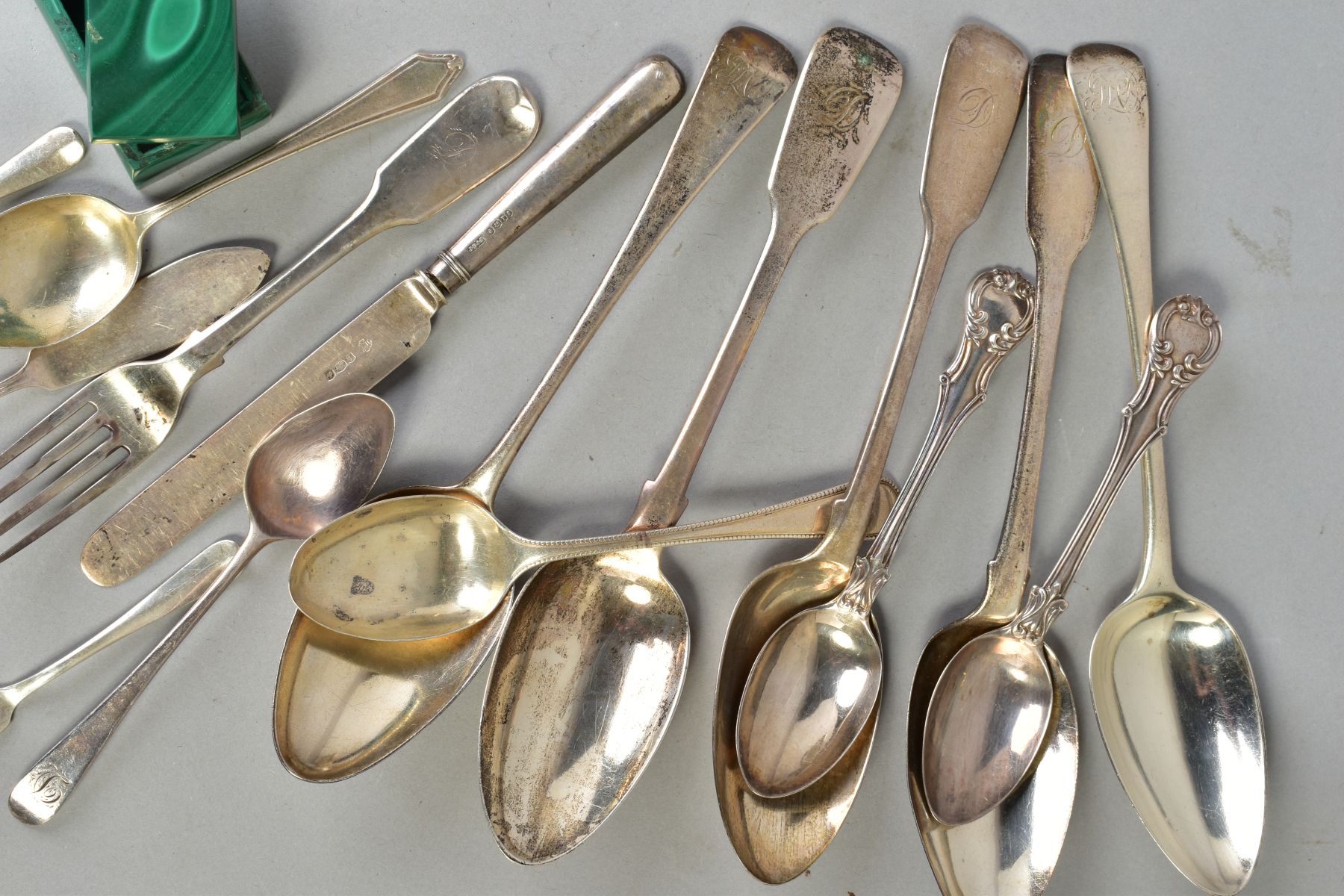 A PARCEL OF ASSORTED SILVER, FLATWARE, ETC, including an Edwardian Christening mug, engraved ' - Image 4 of 8