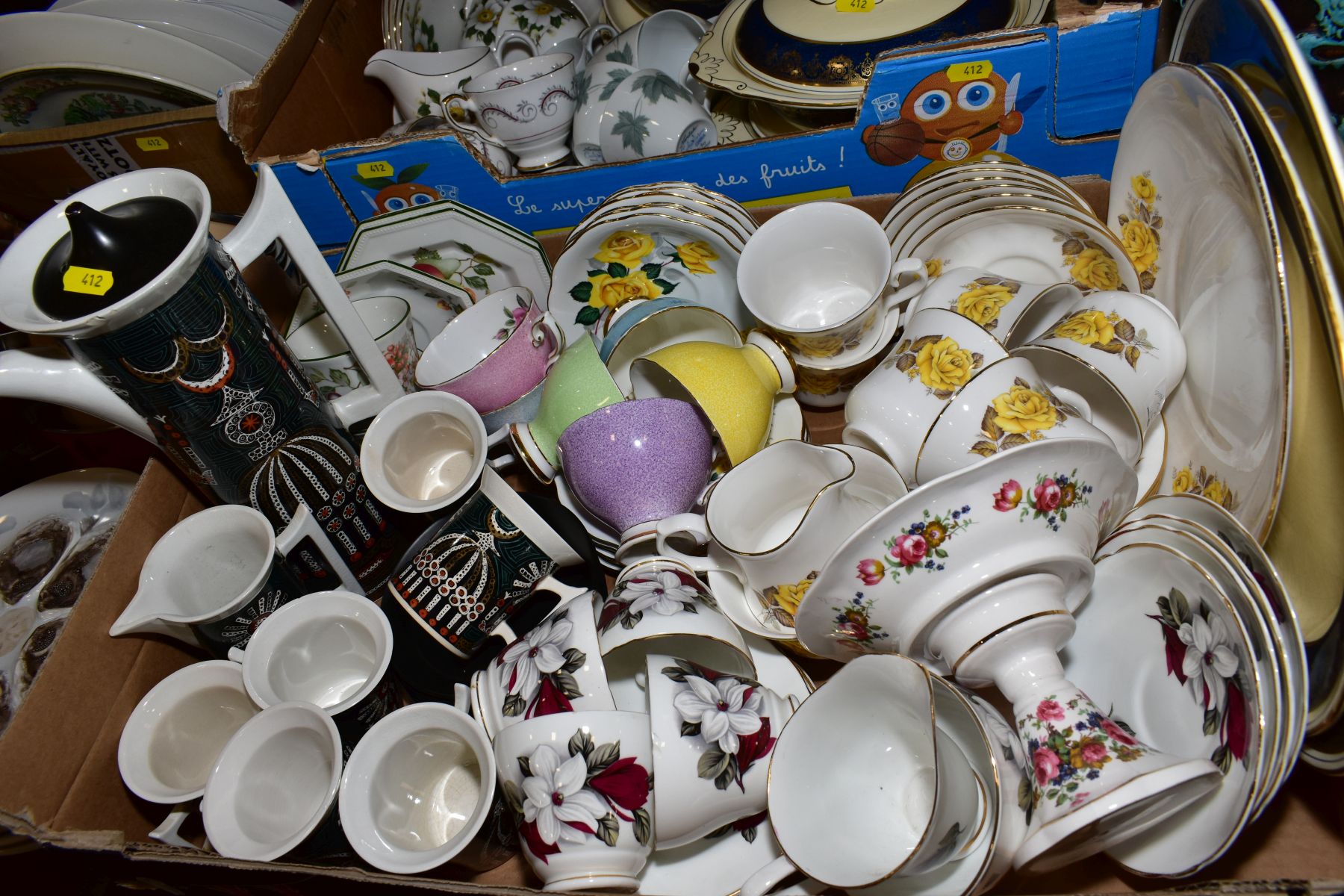 FOUR BOXES AND LOOSE CERAMICS, ETC, including Portmeirion Magic City part coffee set (sd), a set - Bild 3 aus 7