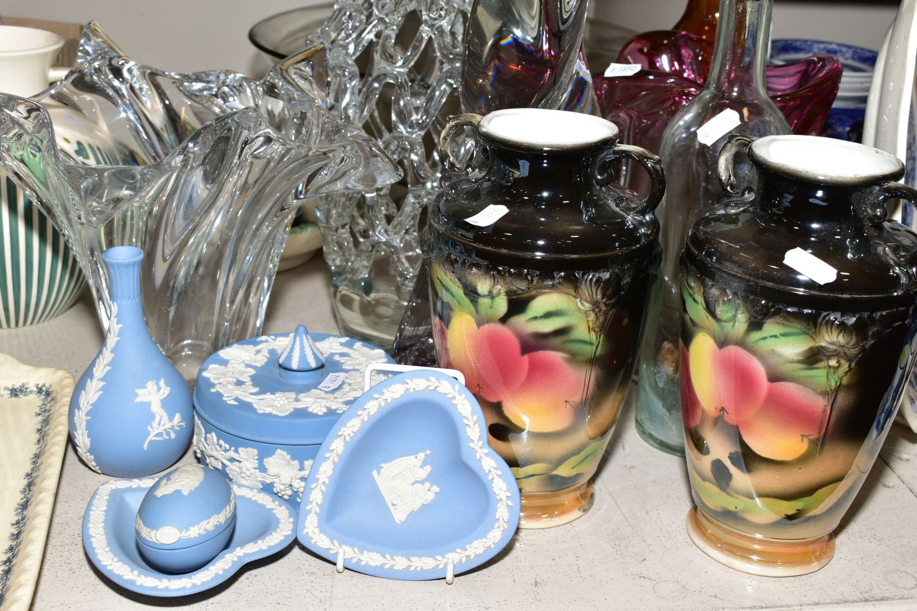 A GROUP OF CERAMICS AND GLASSWARE, including Wedgwood pale blue Jasperware, a Royal Worcester - Bild 4 aus 5