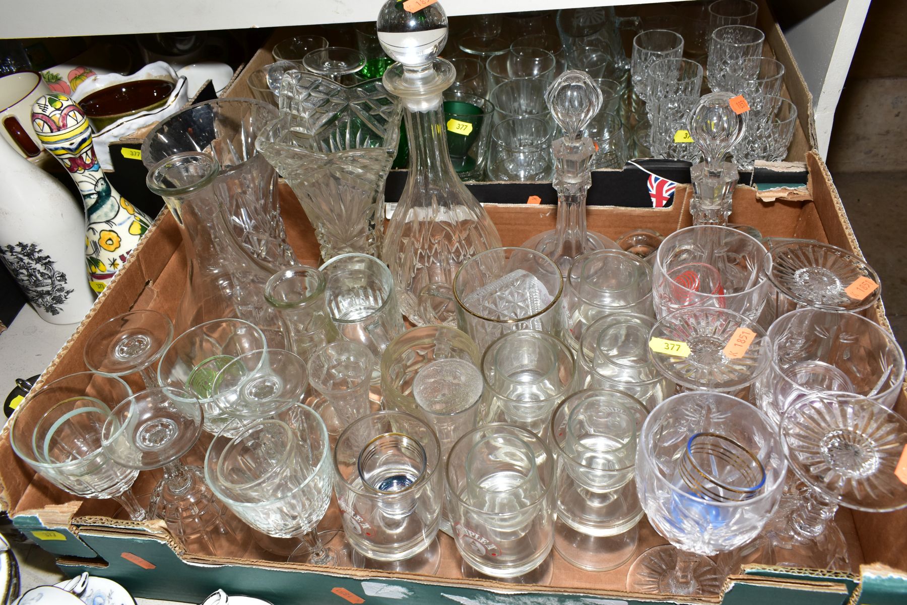 FOUR BOXES AND LOOSE CERAMICS, GLASSWARE, ETC, including Royal Standard Melody pattern coffee and - Bild 8 aus 11