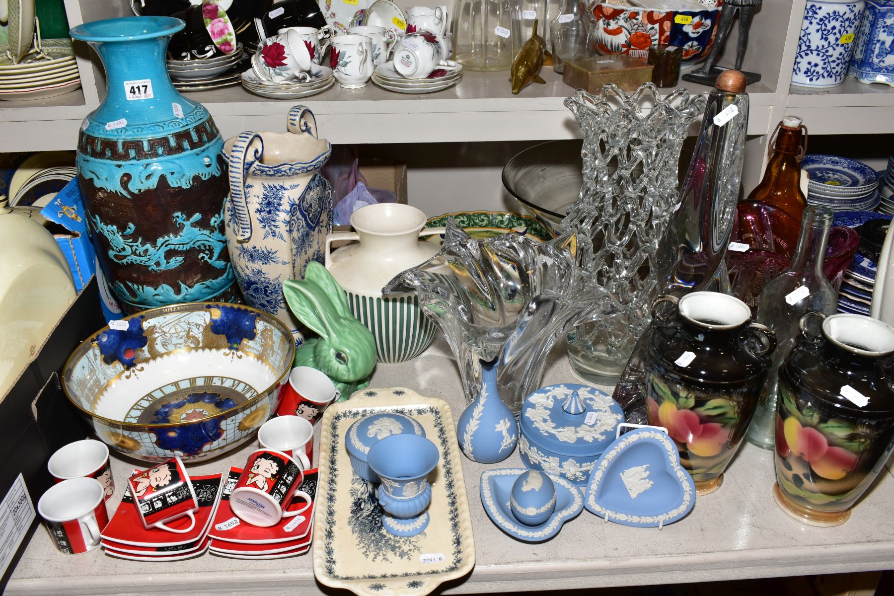 A GROUP OF CERAMICS AND GLASSWARE, including Wedgwood pale blue Jasperware, a Royal Worcester