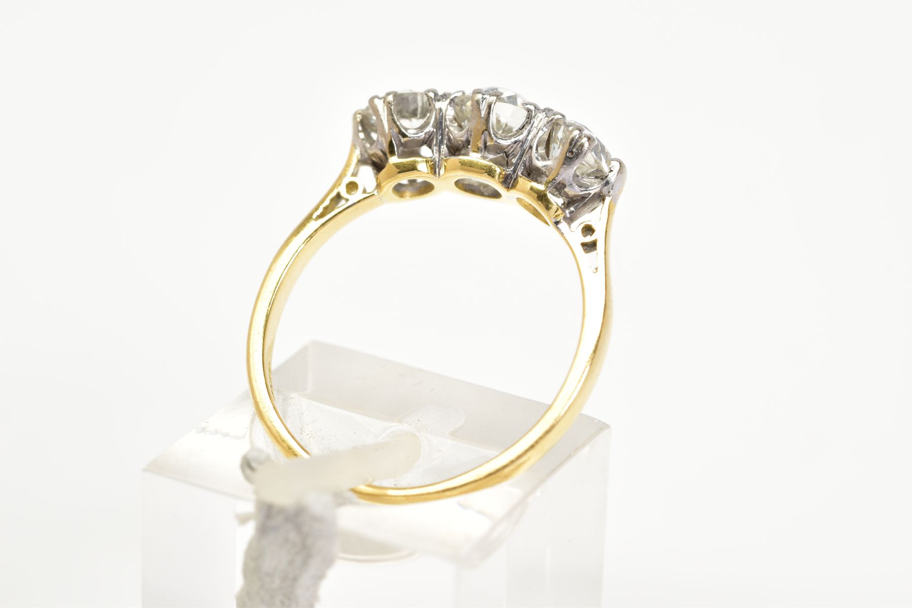 A NEARLY TO MID 20TH CENTURY THREE STONE DIAMOND RING, three transitional cut diamonds, measuring - Image 3 of 5