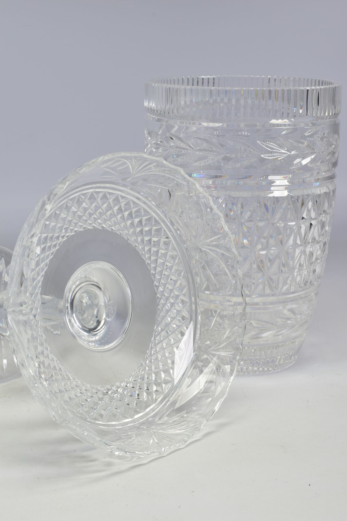 A WATERFORD CRYSTAL GLANDORE VASE, stamped to base, height 20cm, together with a Stuart Crystal - Bild 5 aus 7