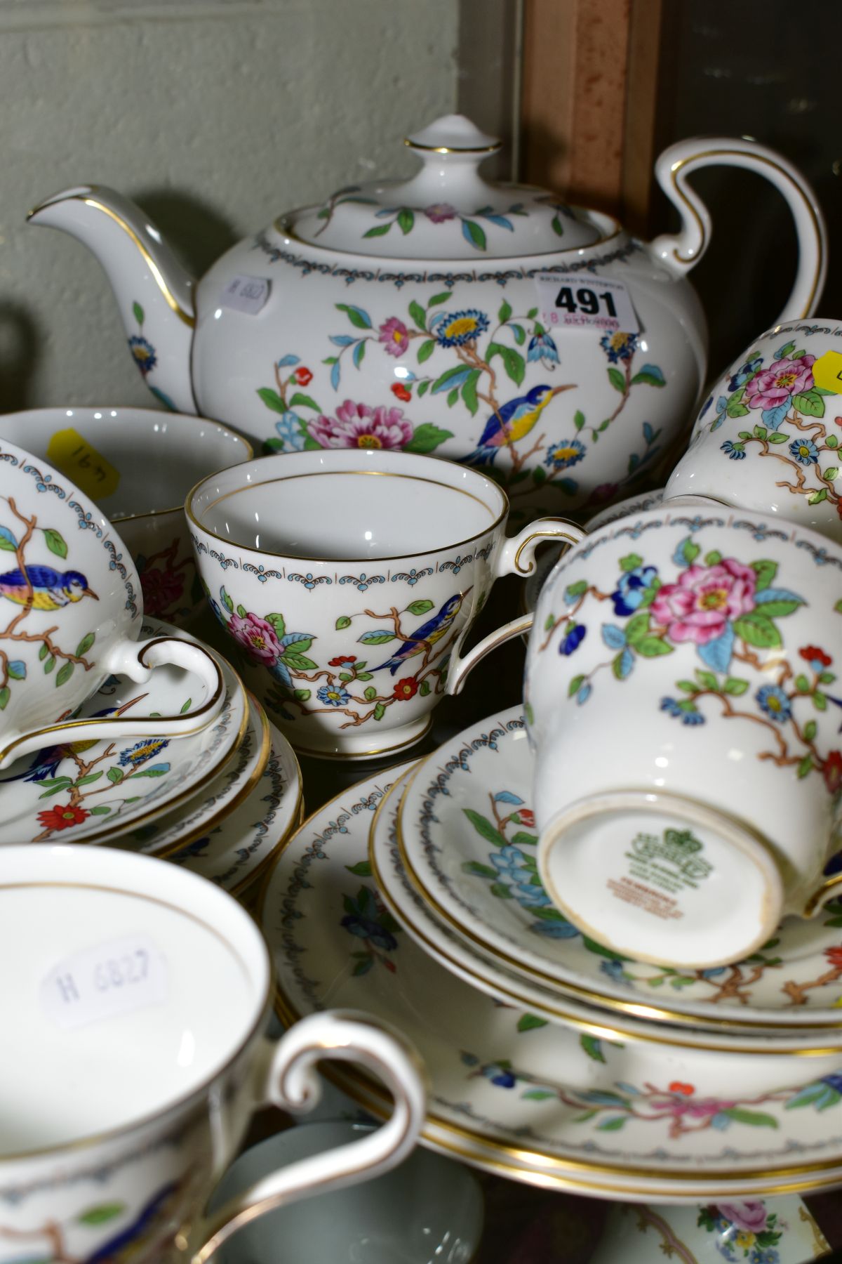 AYNSLEY 'PEMBROKE' TEA WARES, comprising teapot, milk jug, a fluted bowl, six teacups, six saucers - Bild 2 aus 2