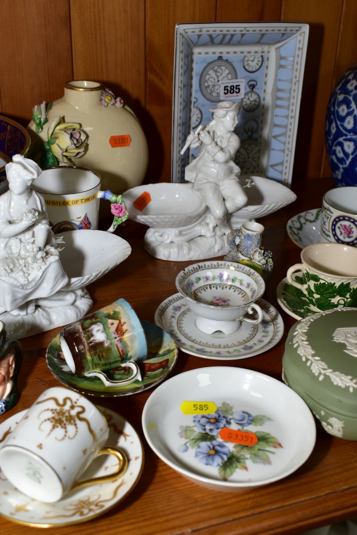 A COLLECTION OF CERAMICS to include Royal Worcester, Minton and Wedgwood trinkets, two 9cm egg - Image 3 of 6