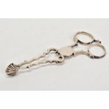 A PAIR OF GEORGIAN SILVER SUGAR TONGS, plain polished design with scallop shell detailing, length