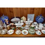 A COLLECTION OF CERAMICS to include Royal Worcester, Minton and Wedgwood trinkets, two 9cm egg